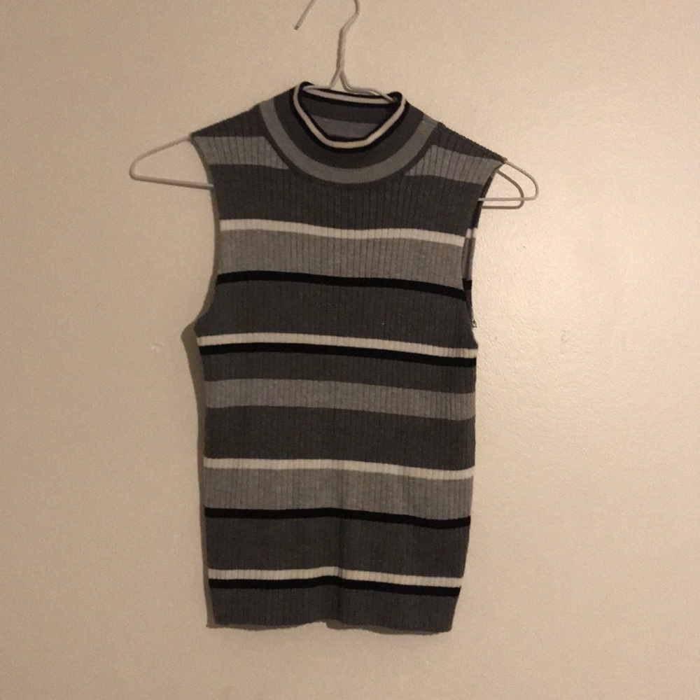 sleeveless turtle neck